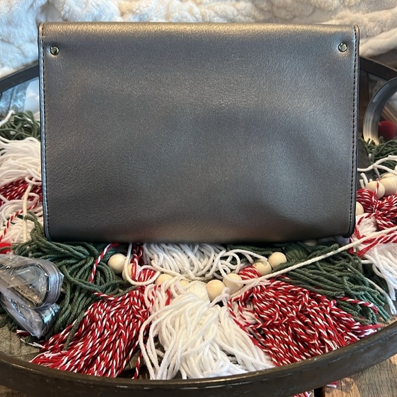 👗Bundle 5/$25👗 NIP Summer & Rose crossbody - Picture 2 of 2